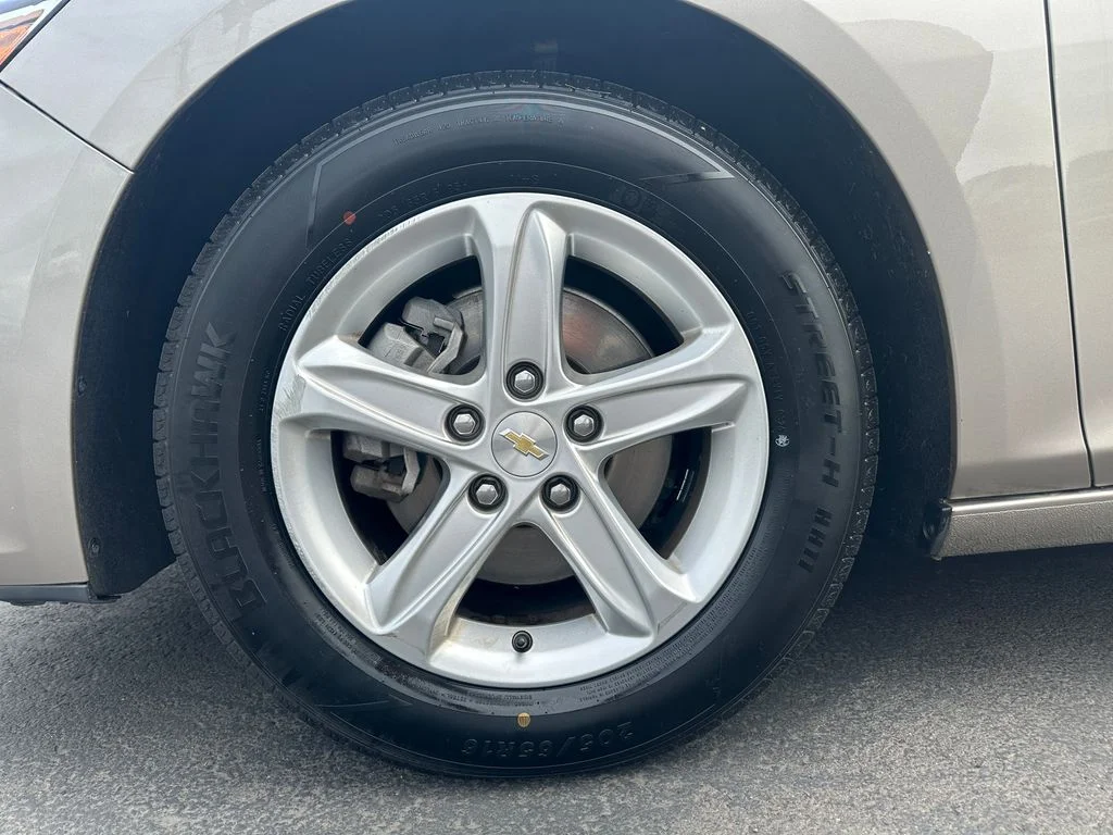 Used 2022 Gray Chevrolet LT image 12