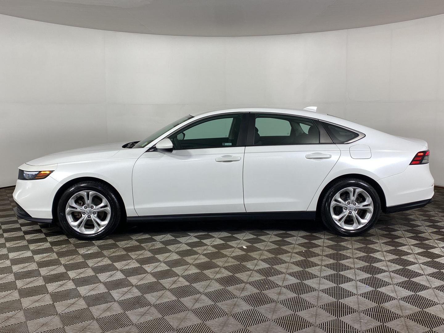 Used 2023 Platinum White Pearl Honda LX image 3