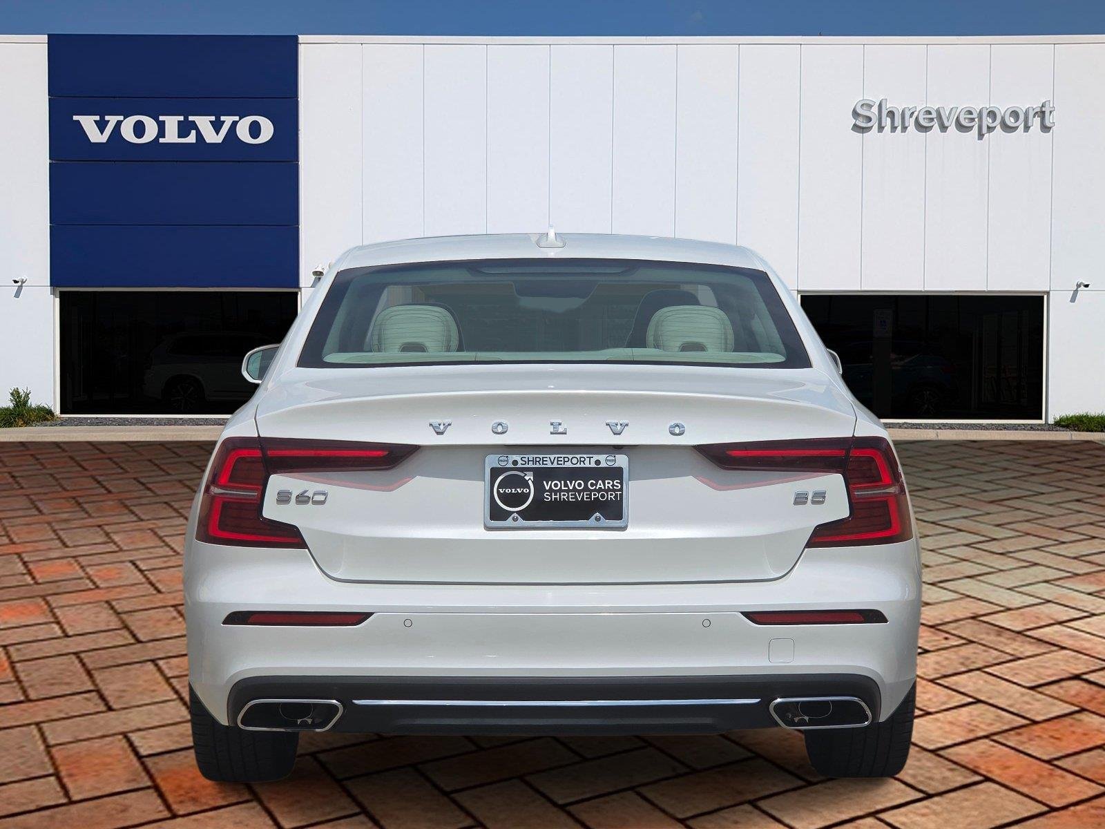 Used 2022 Crystal White Metallic Volvo Inscription image 5