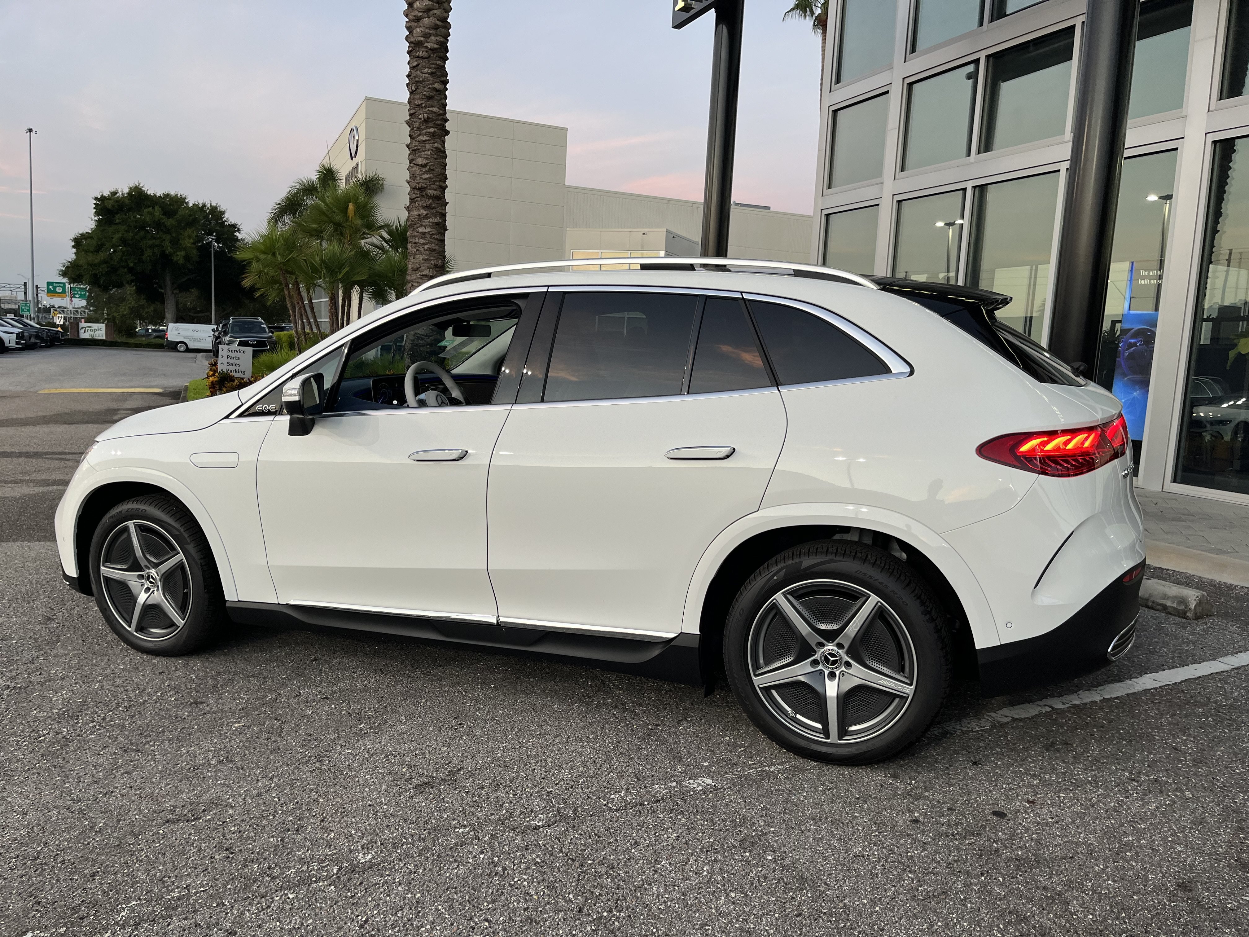 New 2026 POLAR WHITE Mercedes-Benz EQE 320 image 4