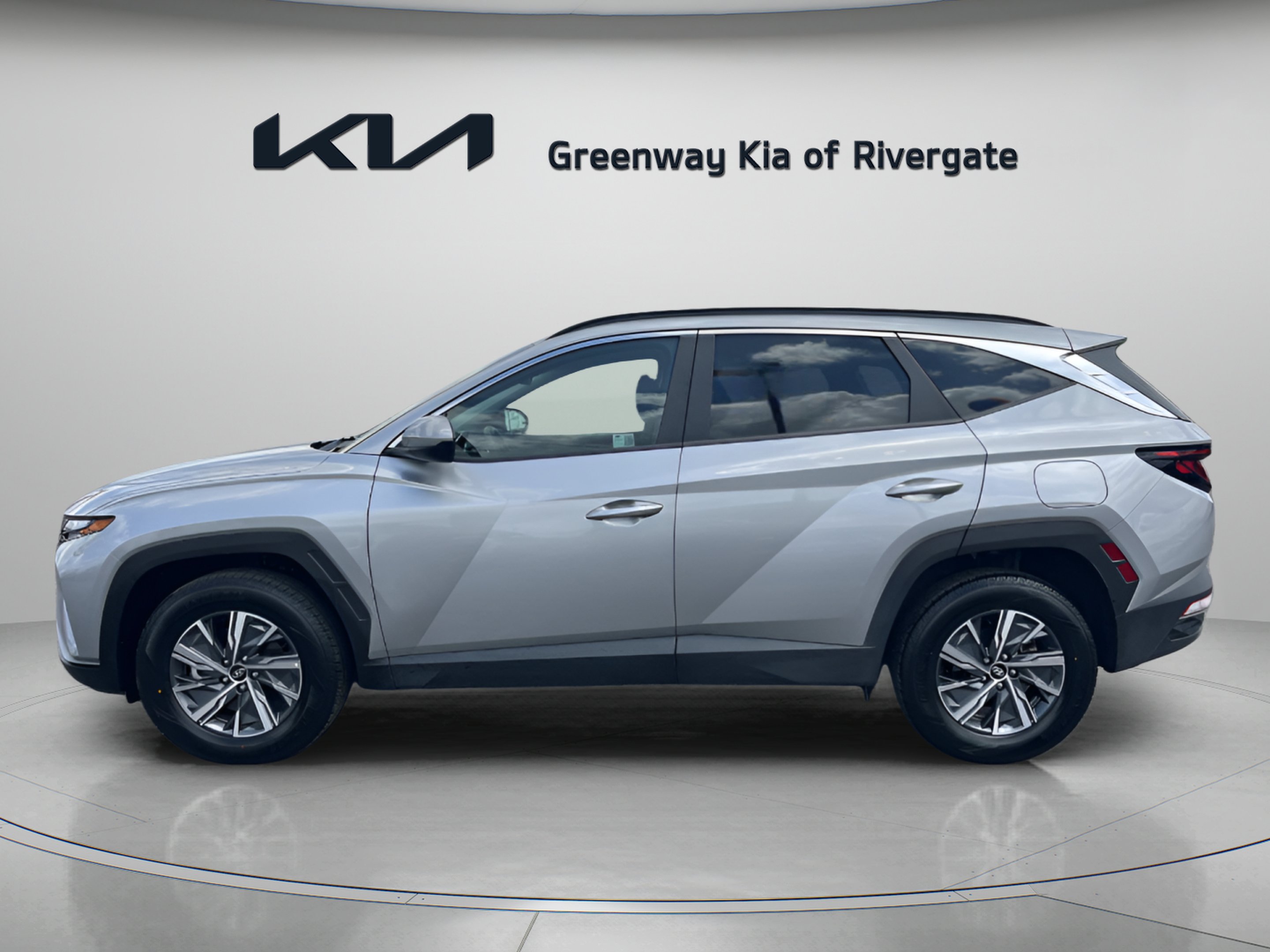 Used 2024 Shimmering Silver Hyundai Blue image 4