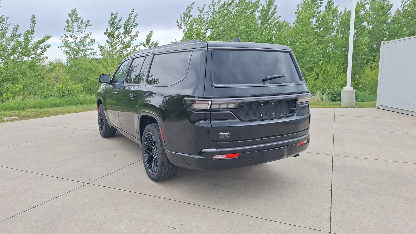 New 2026 High Gloss Black Exterior Paint Jeep Limited Reserve image 6