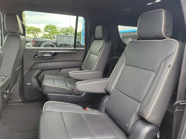 2025 Chevrolet Suburban Premier - Photo 17