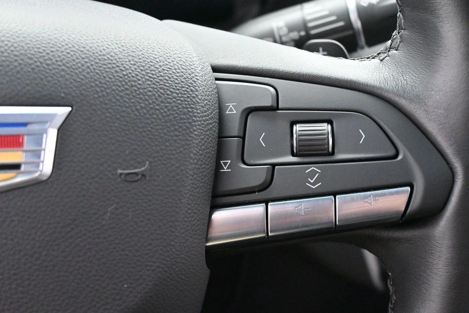Used 2022 Crystal White Tricoat Cadillac Premium Luxury image 19