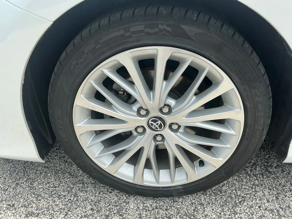 Used 2020 Beige Toyota XLE image 29