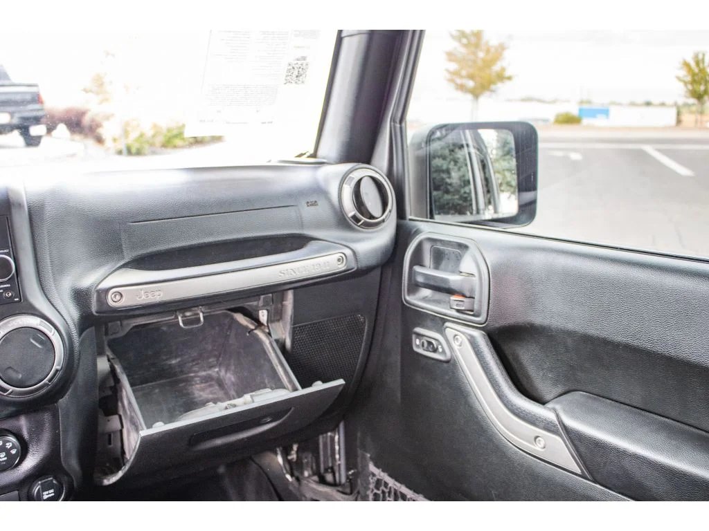 Used 2018 Granite Crystal Metallic Clearcoat Jeep Sport S image 43