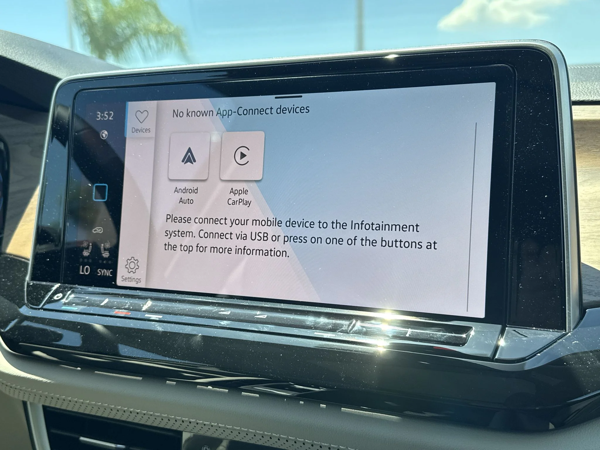 New 2026 Silver Mist Metallic Volkswagen 2.0T SE w/Technology image 26