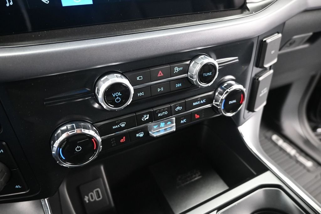 New 2026 Agate Black Metallic Ford XLT image 16