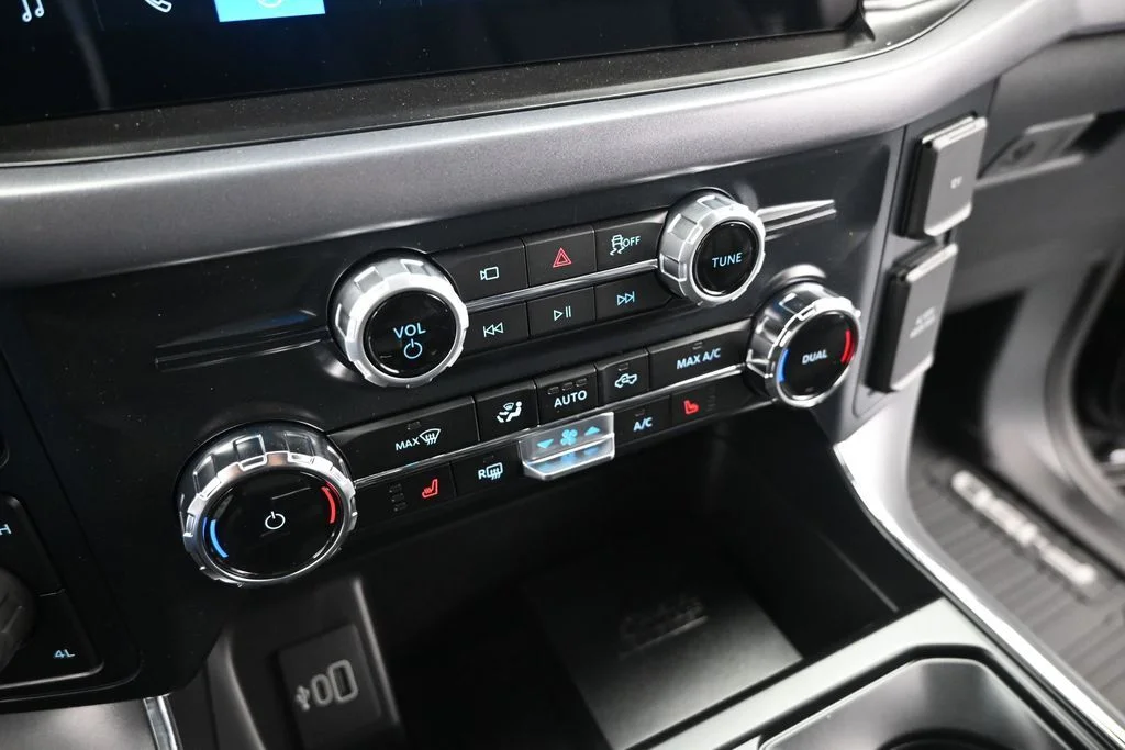 New 2026 Agate Black Metallic Ford XLT image 16