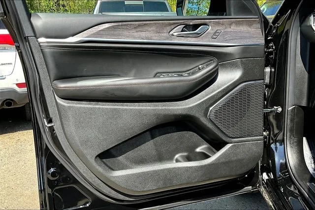 2025 Jeep Grand Cherokee Overland - Photo 22