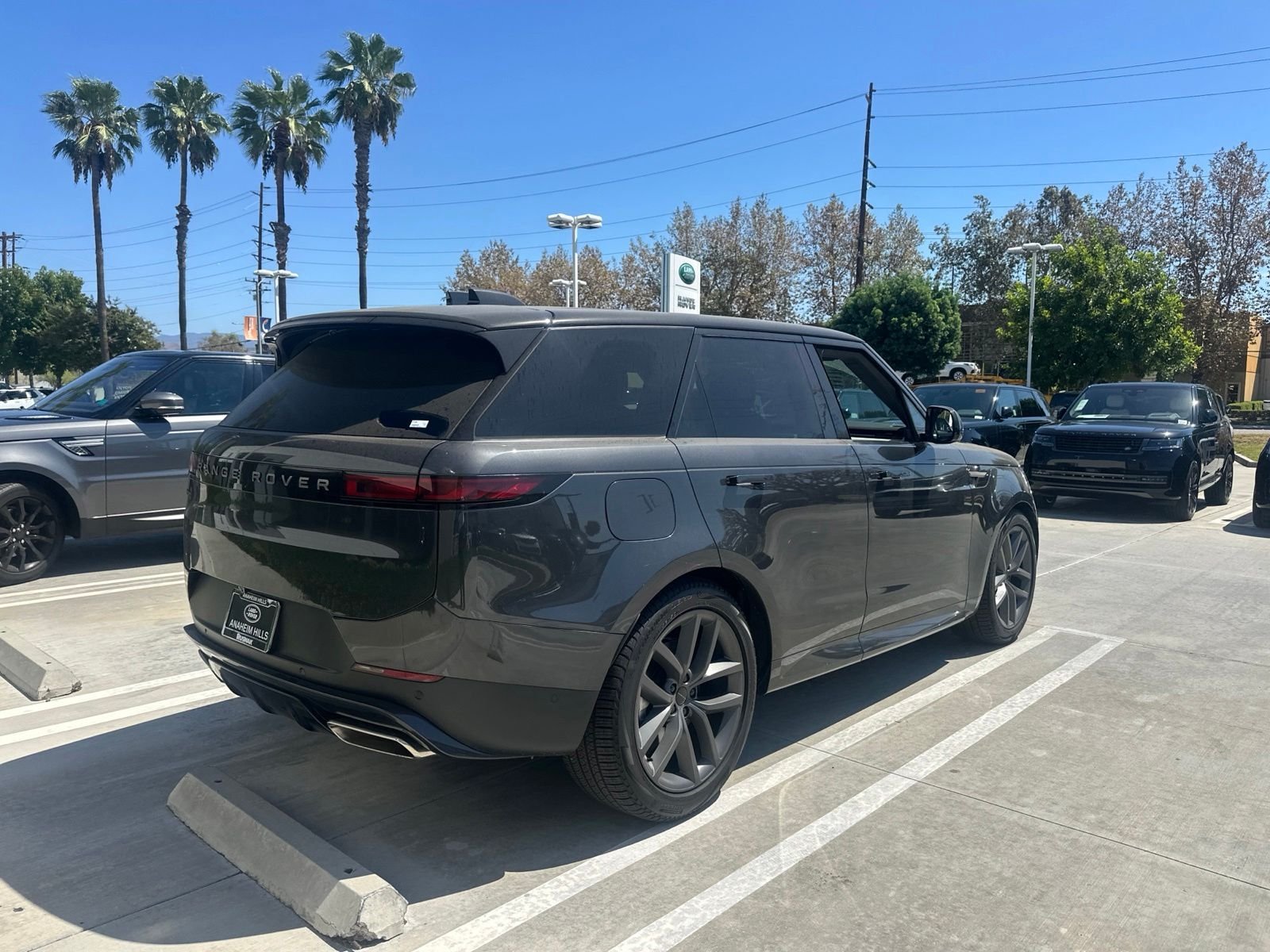 Used 2026  Land Rover SE image 3