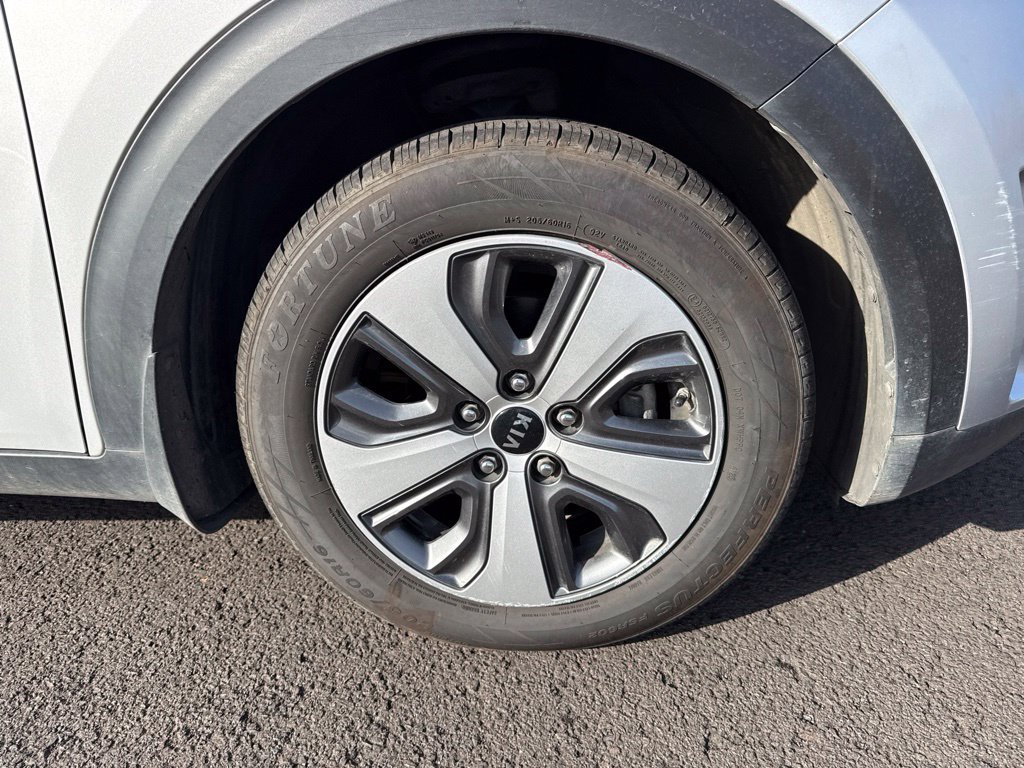 Used 2019 Silky Silver Kia EX image 25