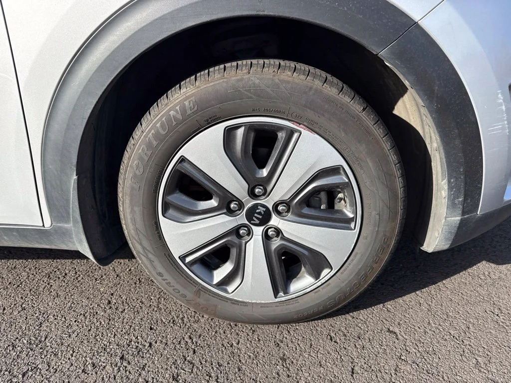 Used 2019 Silky Silver Kia EX image 25
