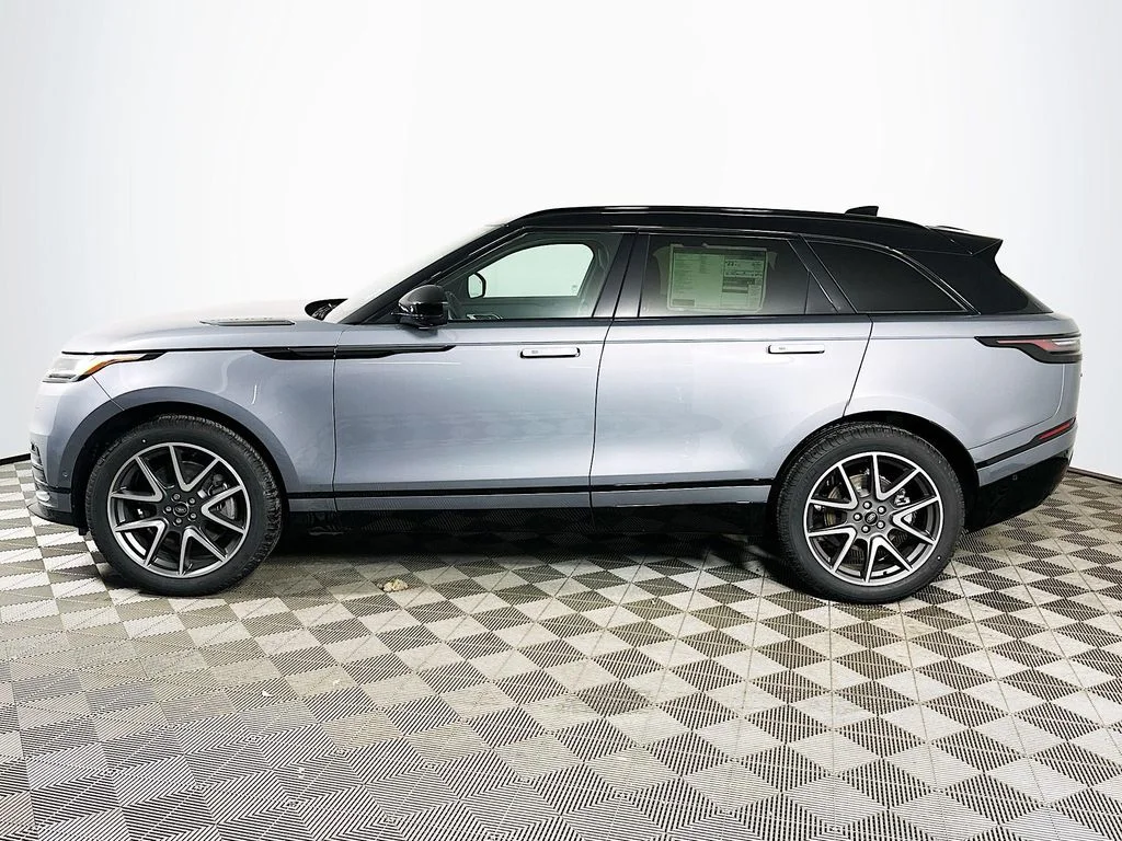 Used 2026 Zadar Gray Premium Metallic Land Rover Dynamic SE image 8