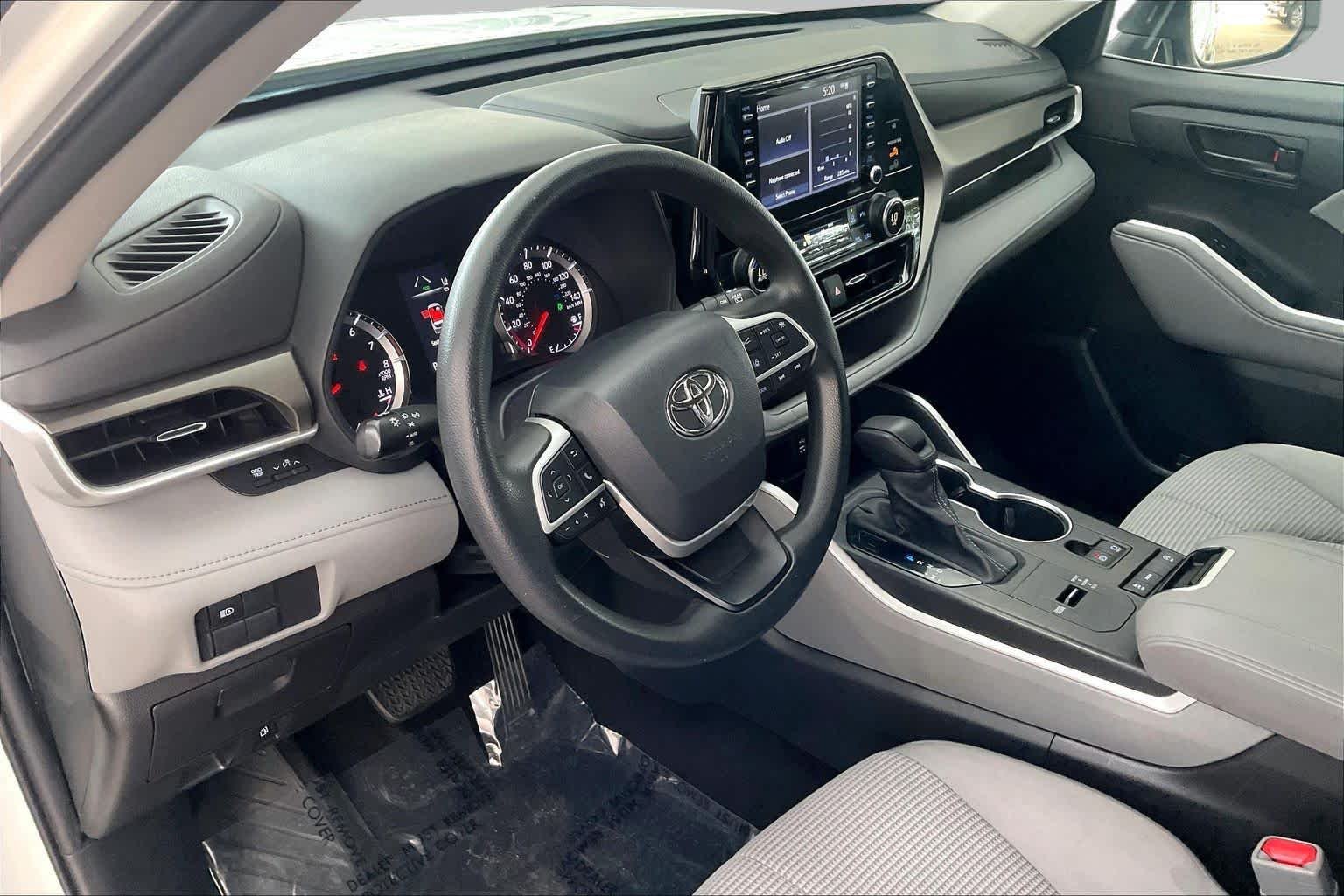 2022 Toyota Highlander L - Photo 18