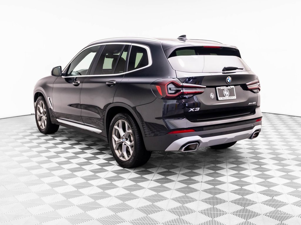 Used 2022 Black Sapphire Metallic BMW xDrive30i image 4