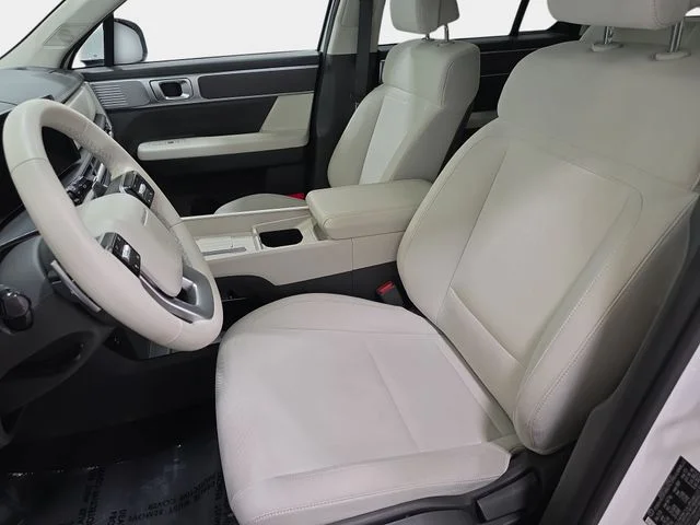 Used 2024 White Hyundai SE image 13