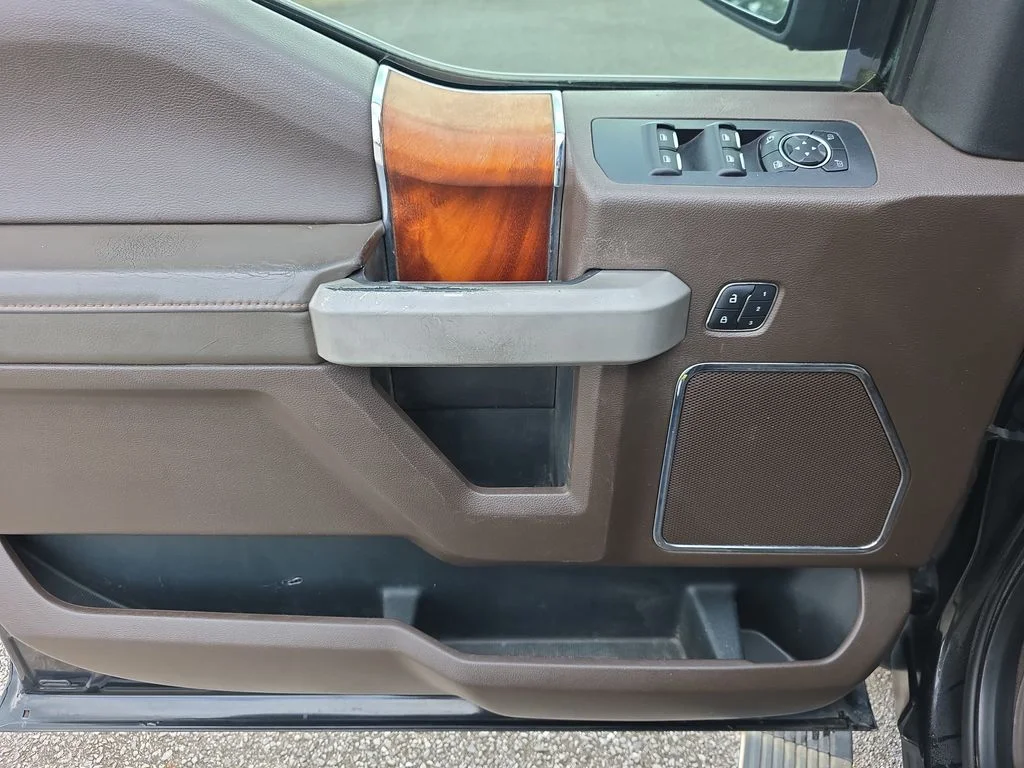 Used 2015  Ford King Ranch image 19