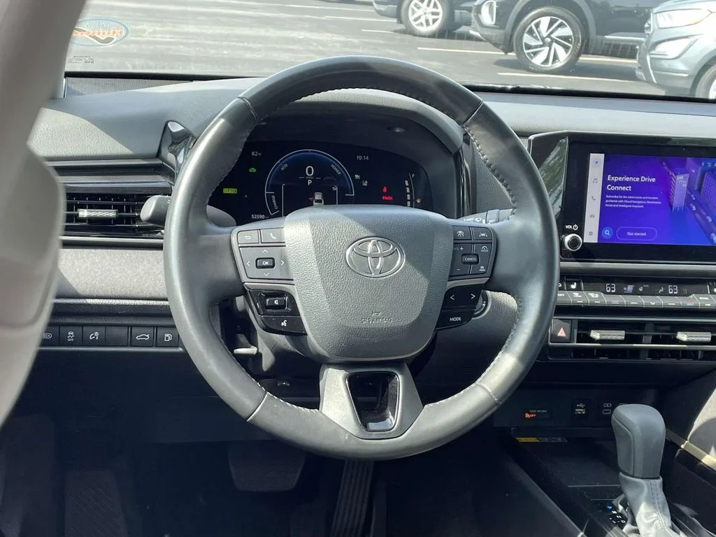 2025 Toyota Camry LE - Photo 15