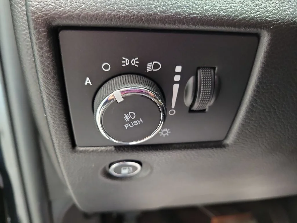 Certified Used 2021 Black Jeep Overland image 34