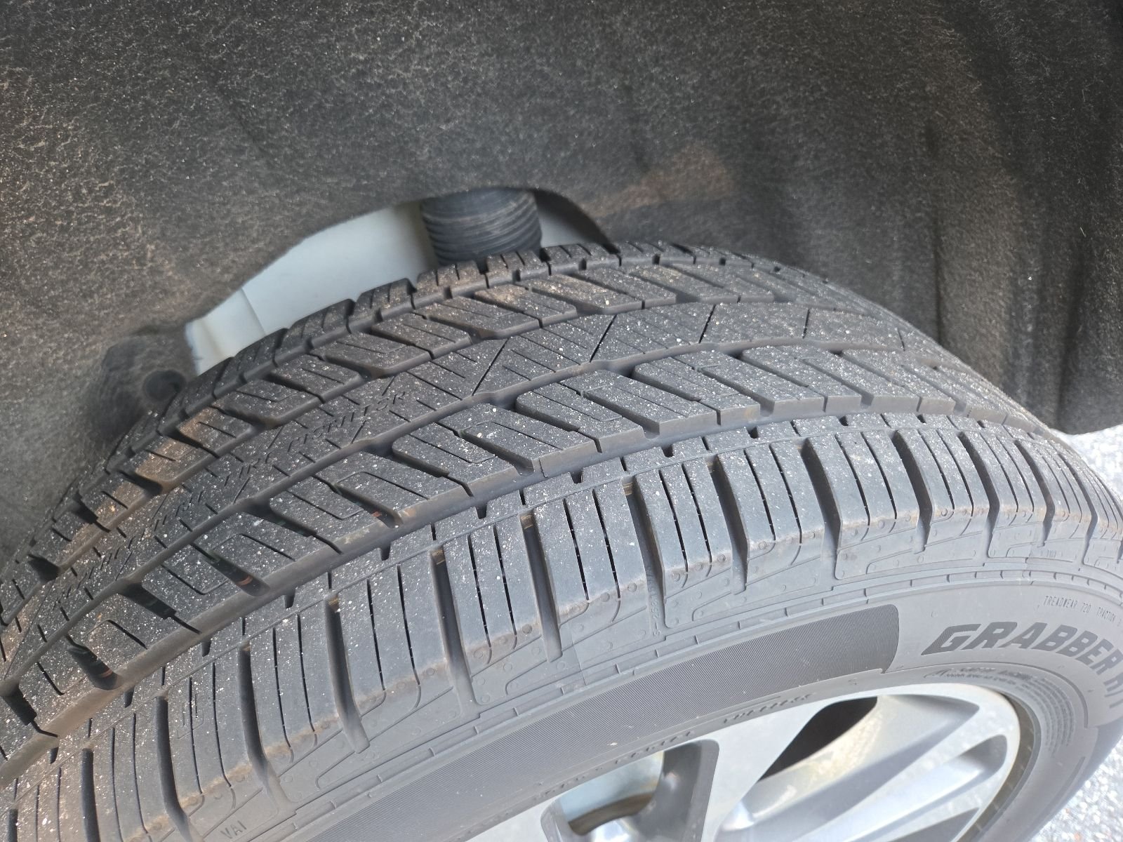 Used 2018 Bright White Clearcoat Jeep Overland image 12