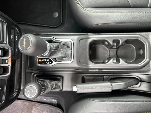 2026 Jeep Gladiator Sahara - Photo 21