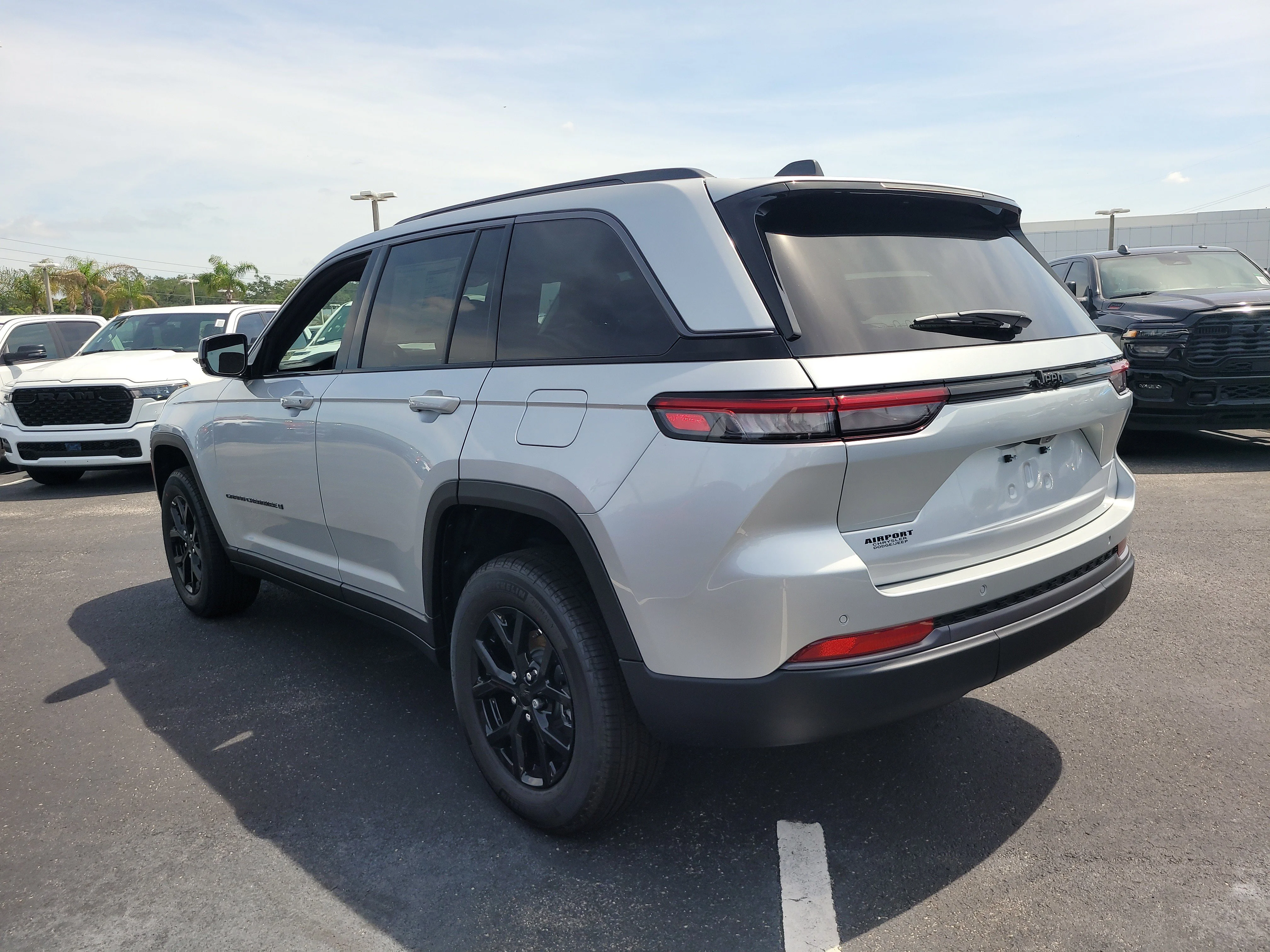 New 2026 Silver Zynith Jeep Laredo Altitude image 8