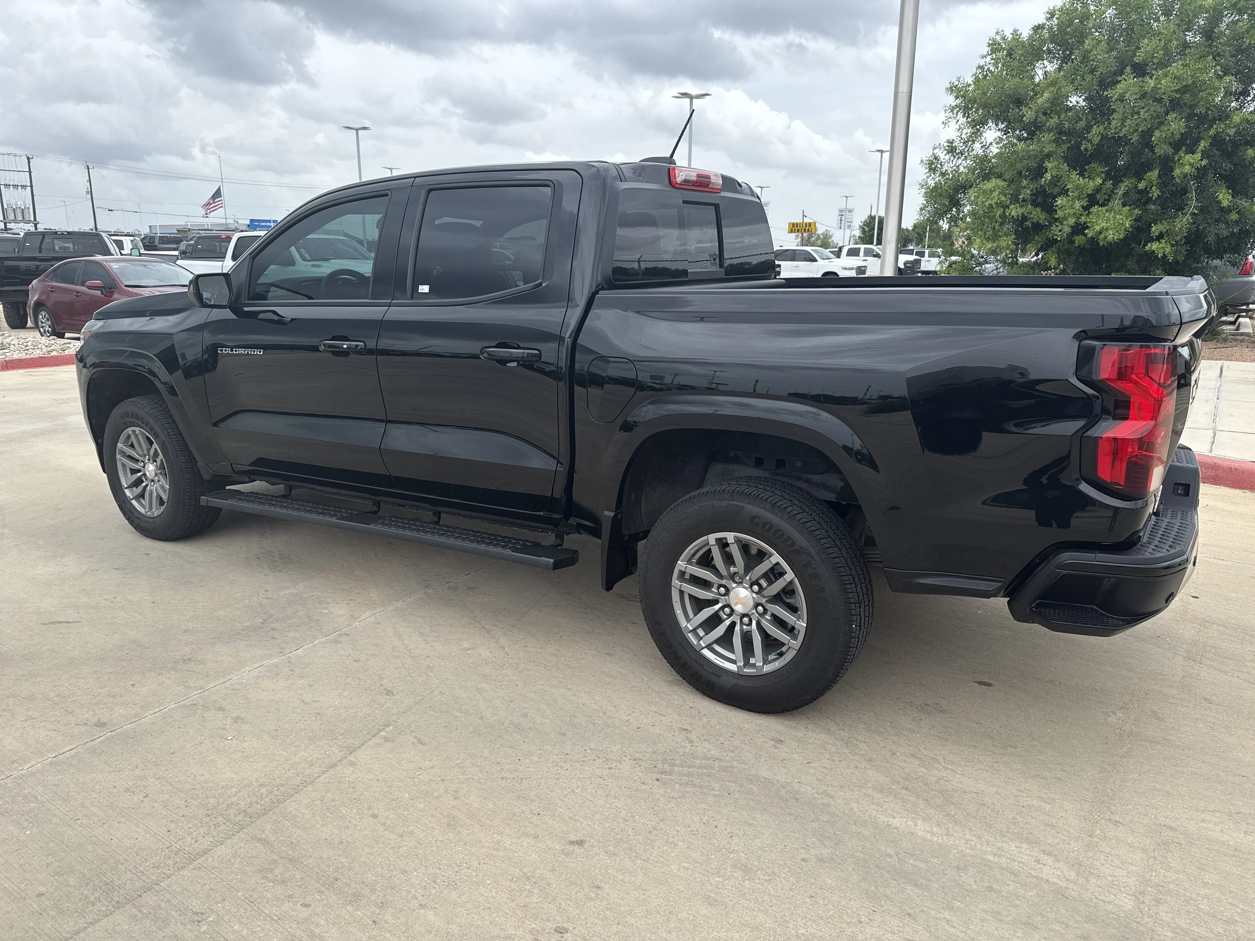 Used 2025 Black Chevrolet LT image 9