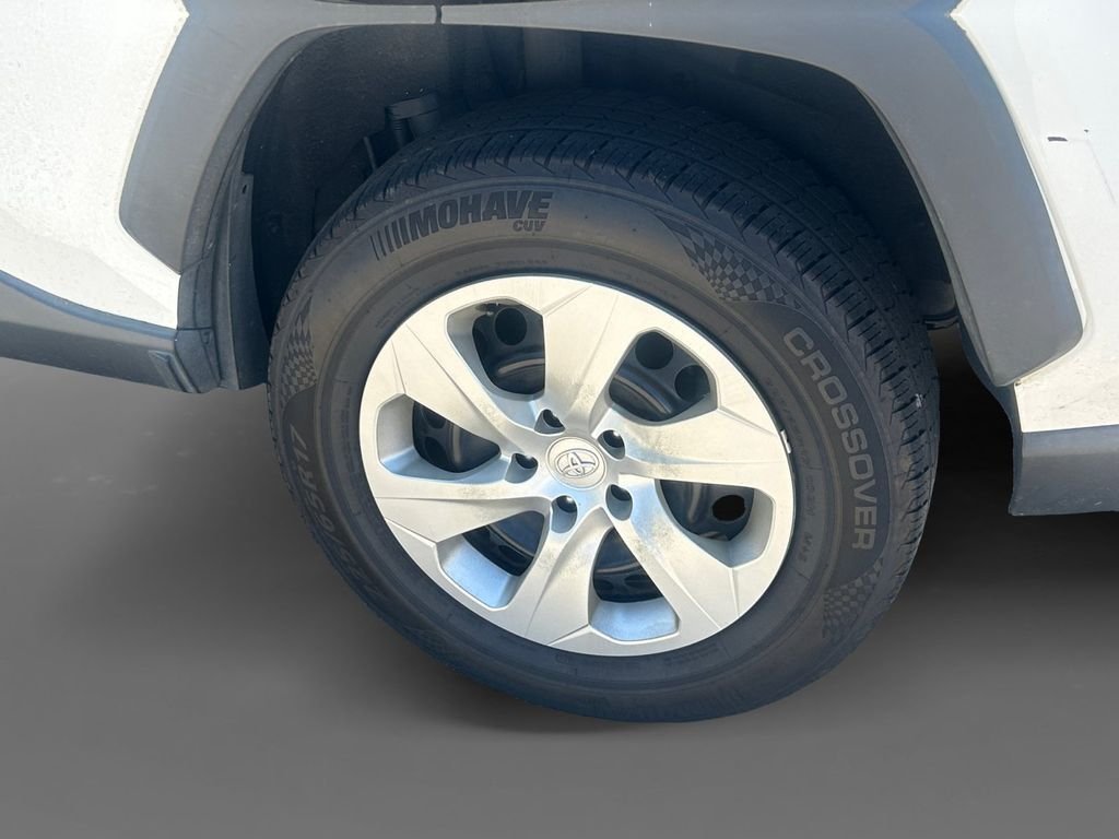 Used 2019 White Toyota LE image 10