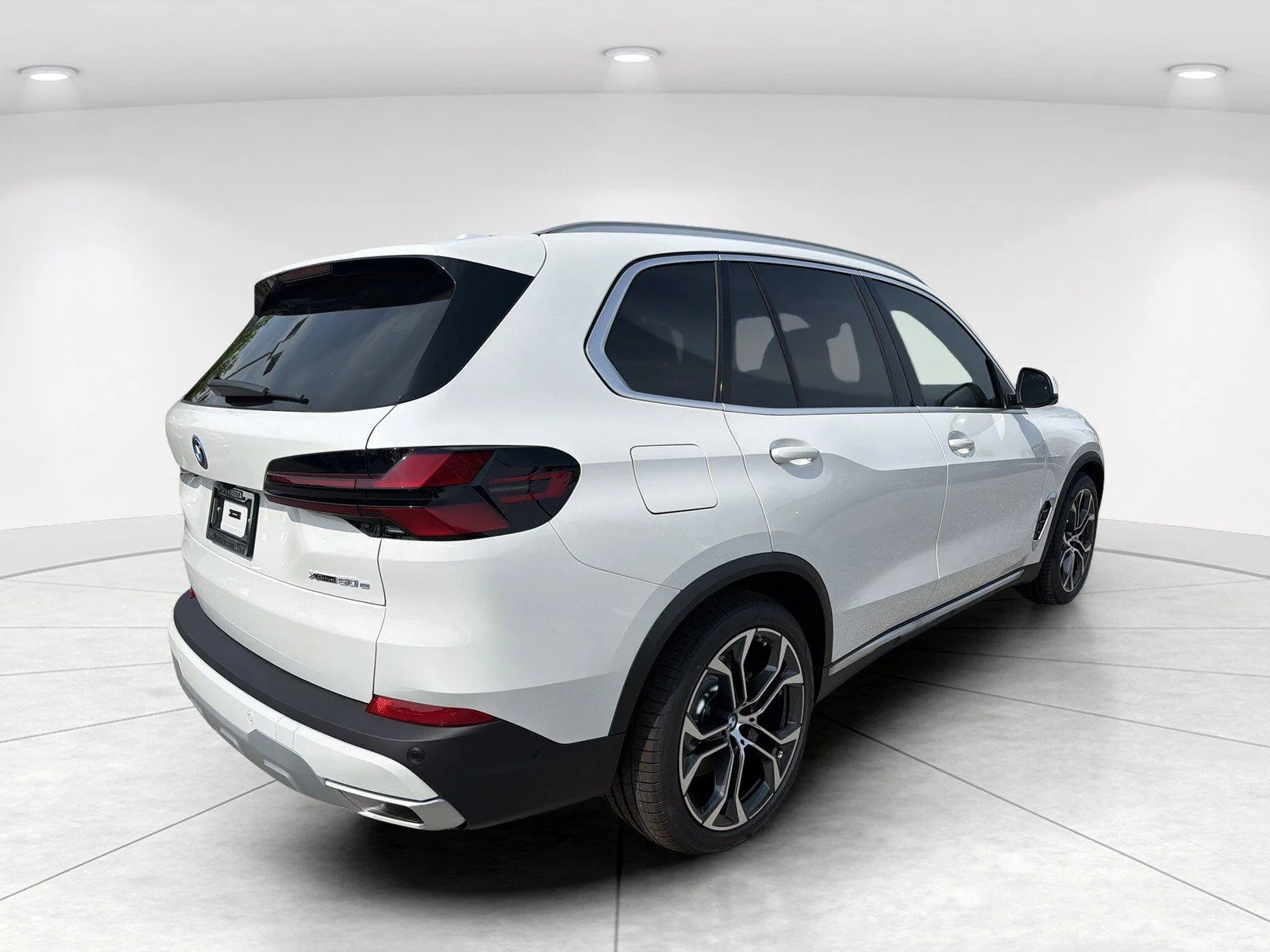 New 2026 Alpine White BMW xDrive50e image 4
