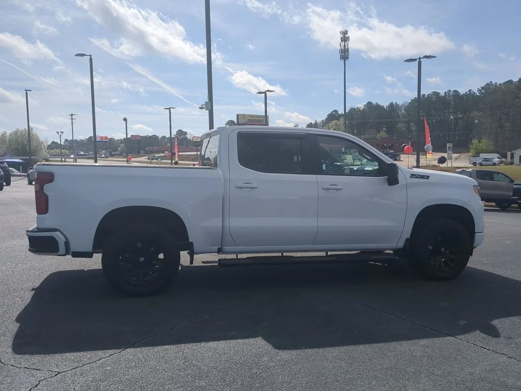 Used 2022 Summit White Chevrolet RST image 4