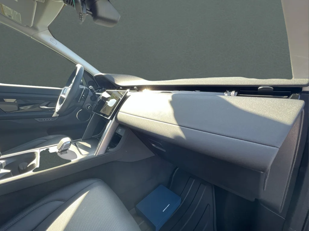 Used 2025 Blue Land Rover S image 28