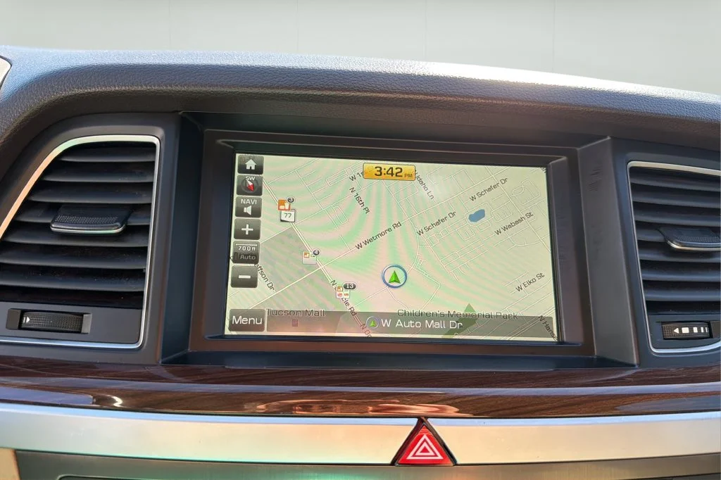 Used 2015 White Hyundai 3.8 image 26