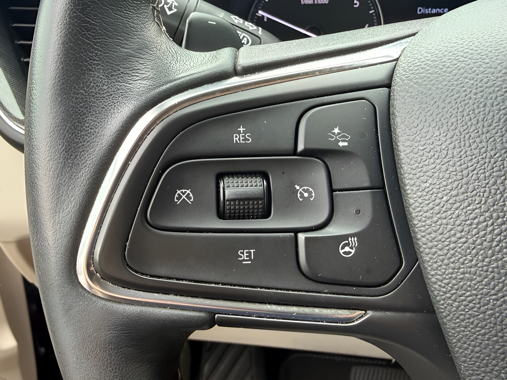Used 2021 Red Buick Essence image 16