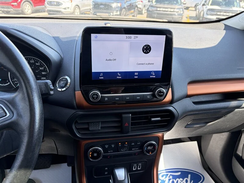 Used 2021 Red Ford SE image 8
