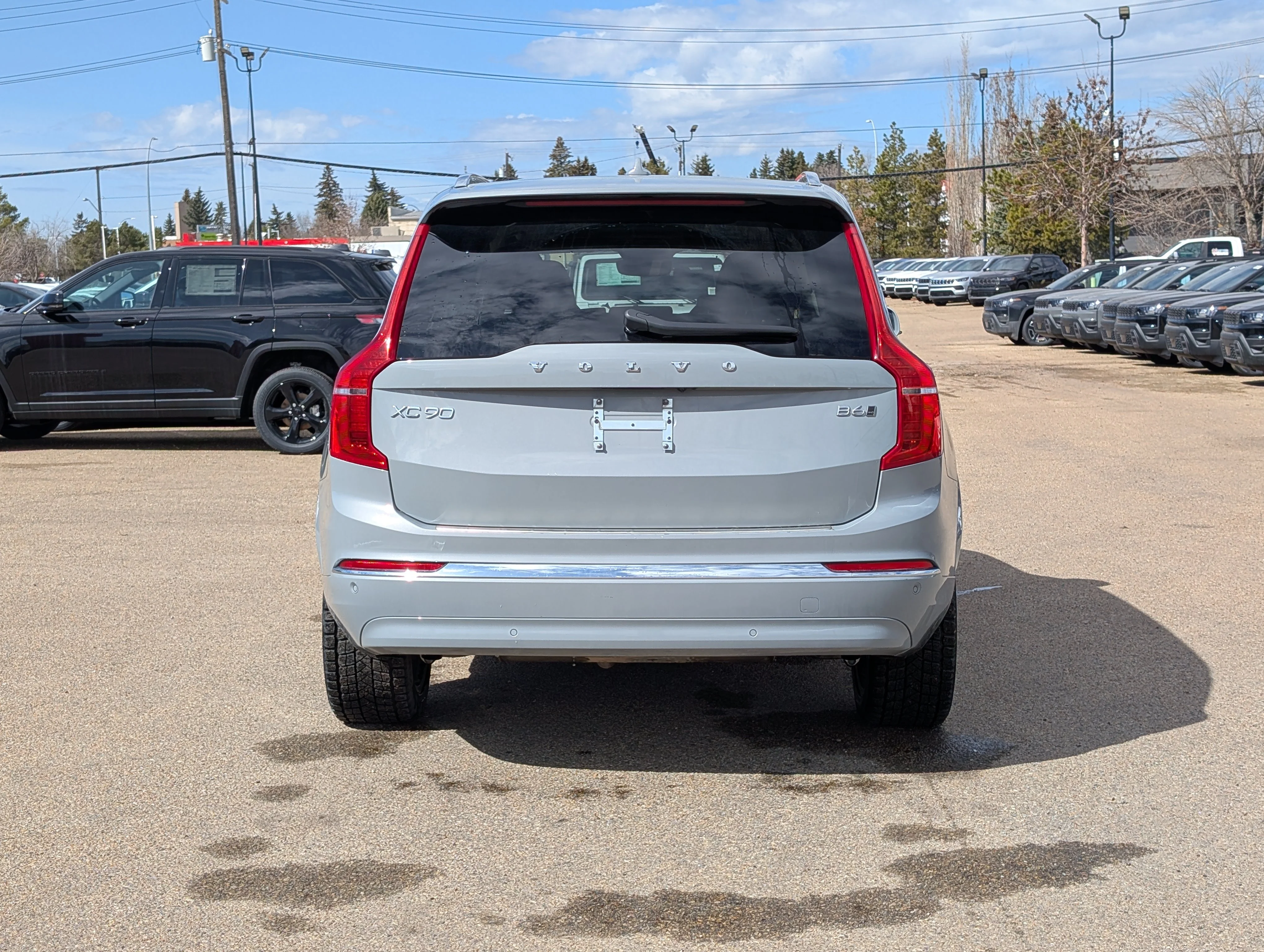 Used 2024 Crystal White Metallic Volvo Plus Bright Theme image 5