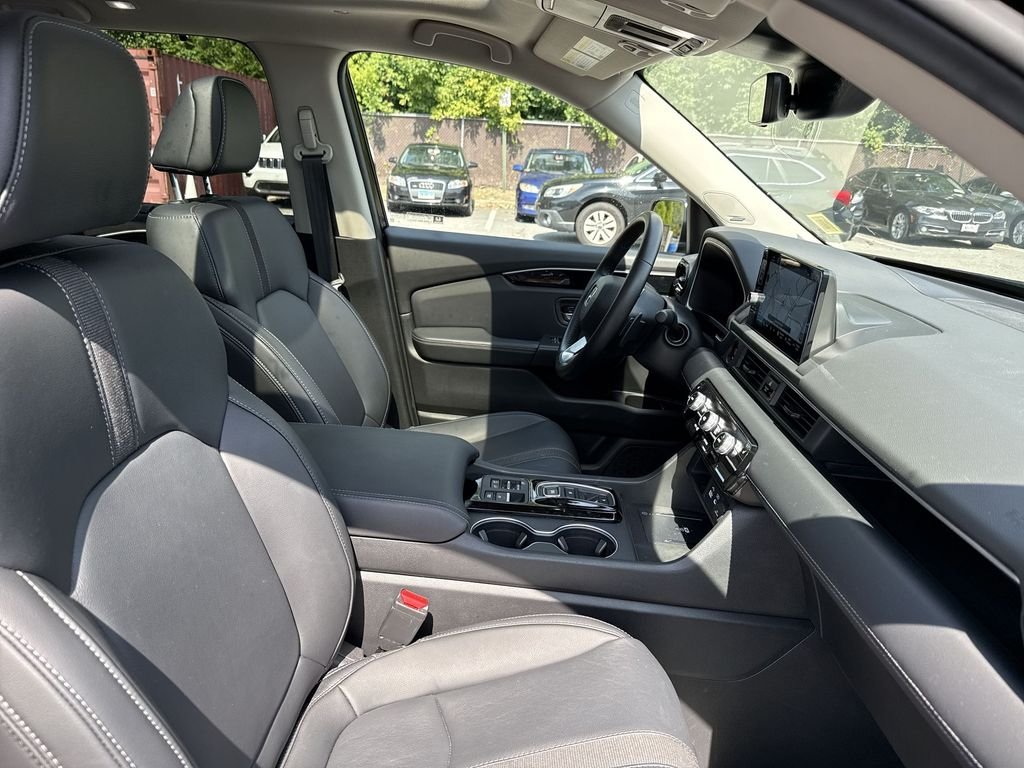 Used 2025 Crystal Black Pearl Honda Touring image 22