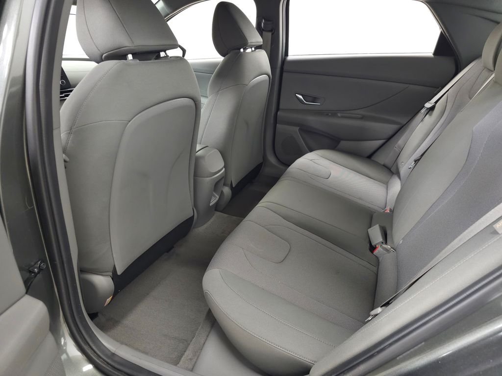 2024 Hyundai Elantra SE - Photo 27