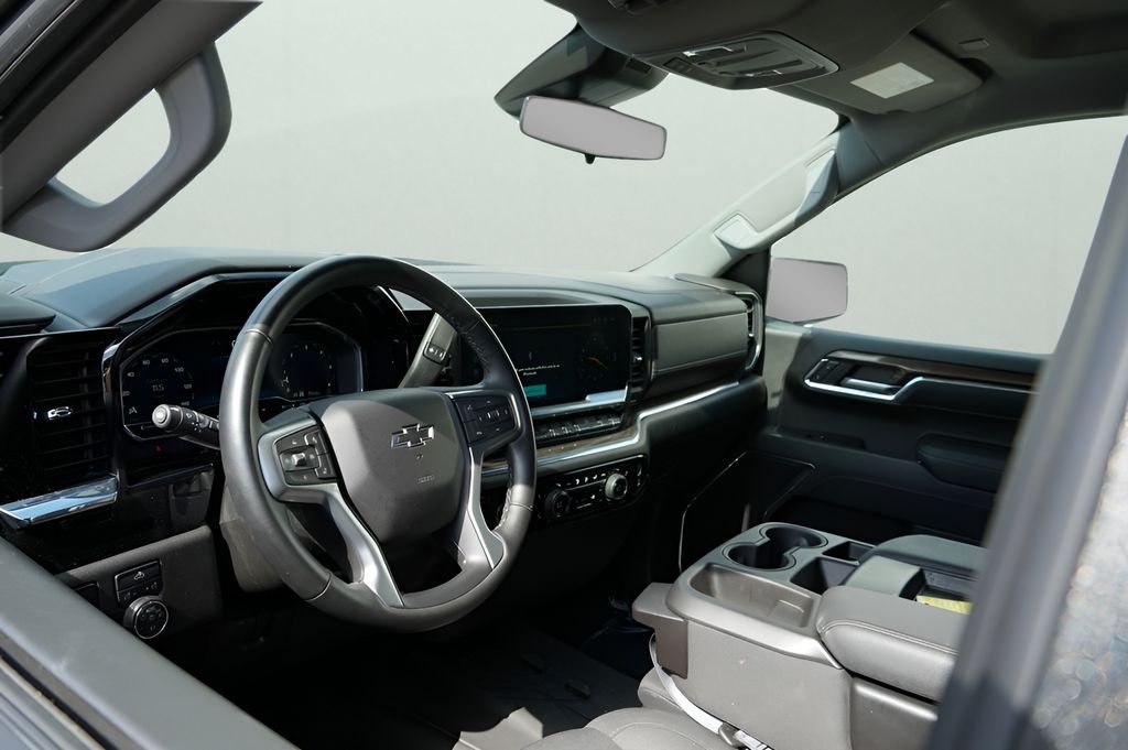 Used 2024 Summit White Chevrolet RST image 16