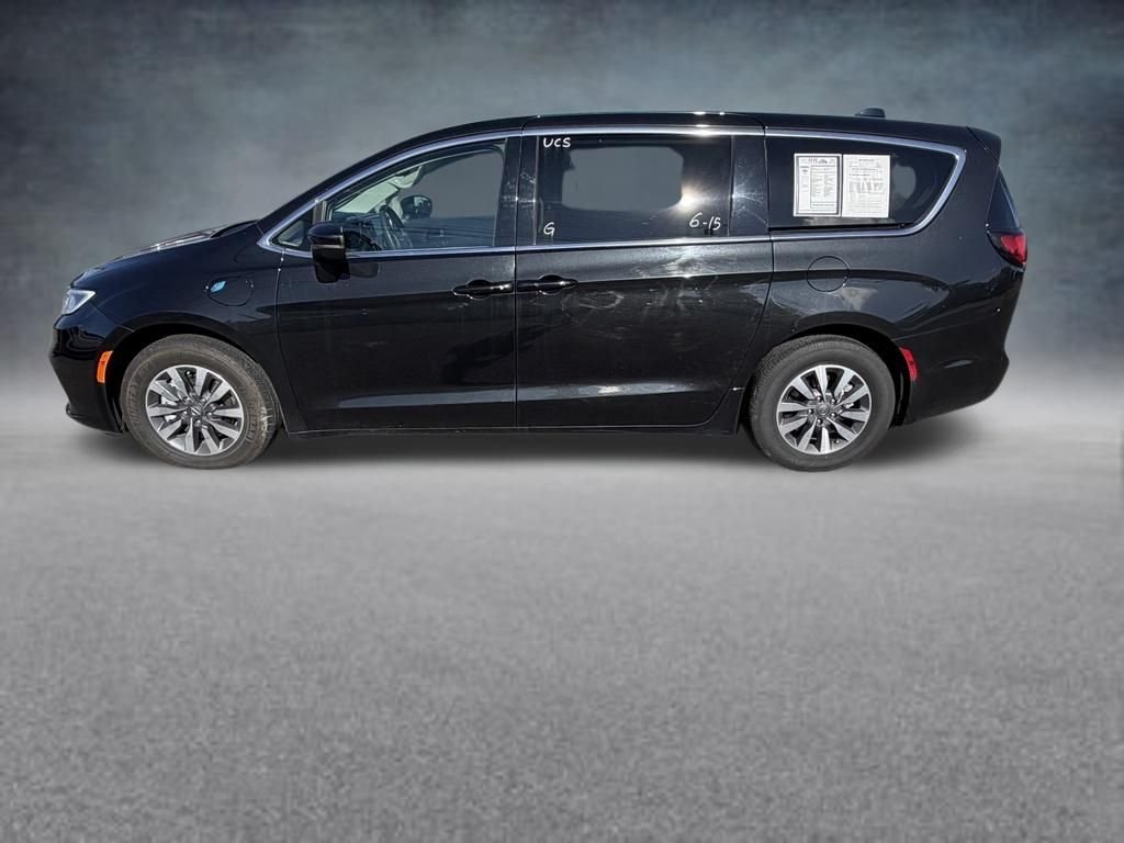 Used 2023 Black Chrysler Touring L image 2