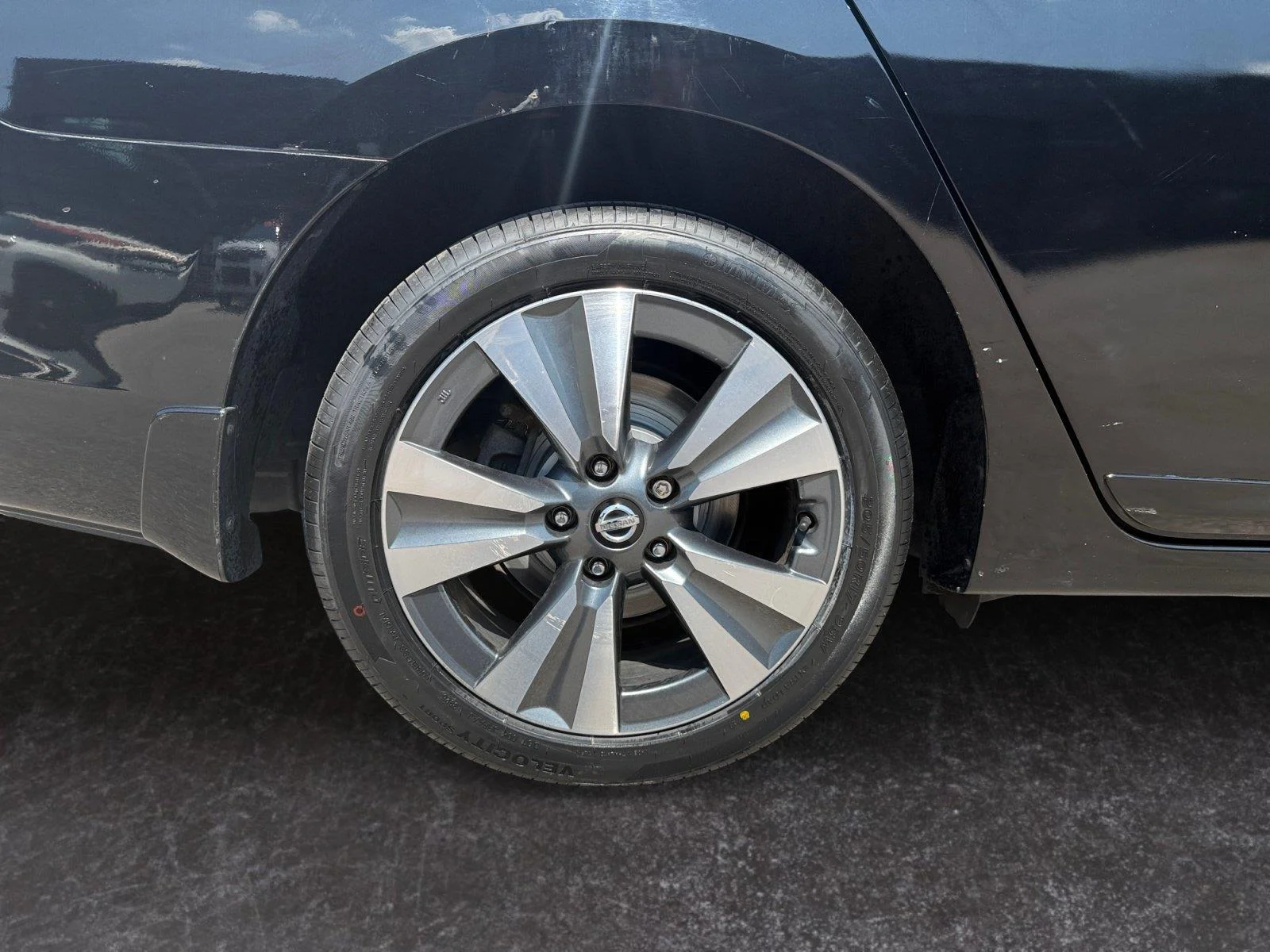 Used 2018 Super Black Nissan SL image 29