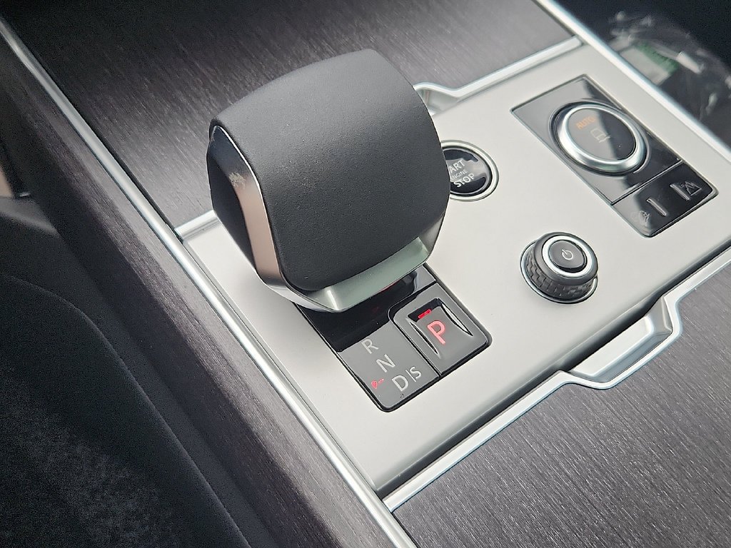 New 2027 Santorini Black Land Rover SE image 7