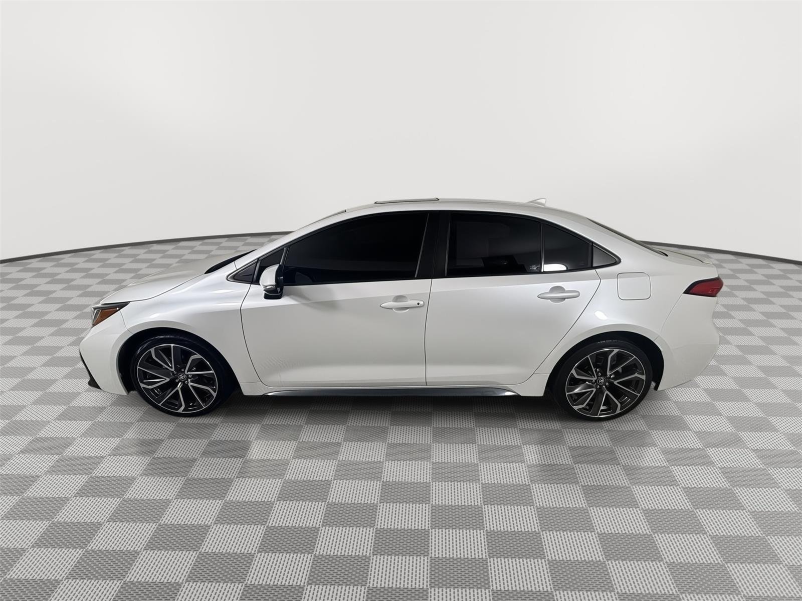 Certified Used 2022 Wind Chill Pearl Toyota SE image 18