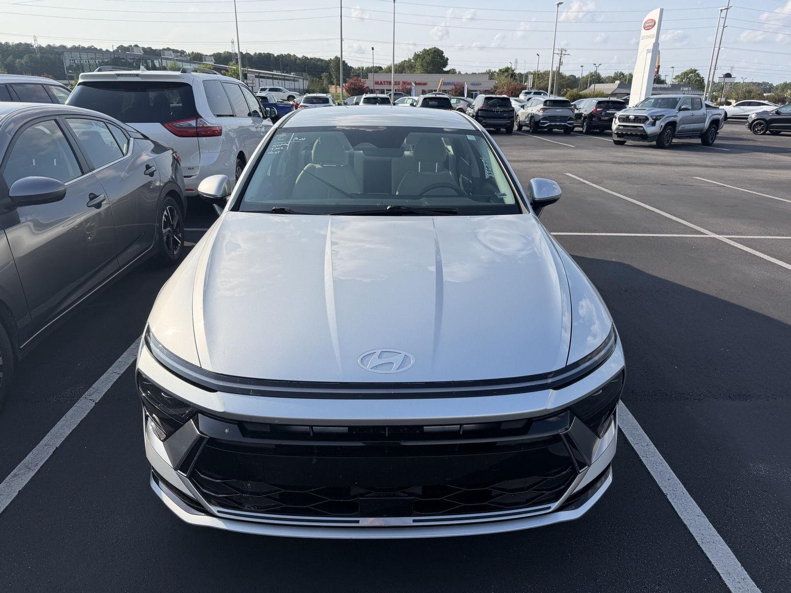 Used 2025 Aero Silver Hyundai SEL image 14