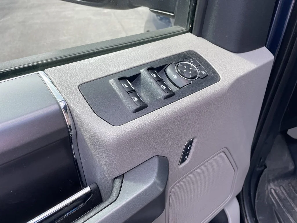 Used 2018 Blue Ford XLT image 9