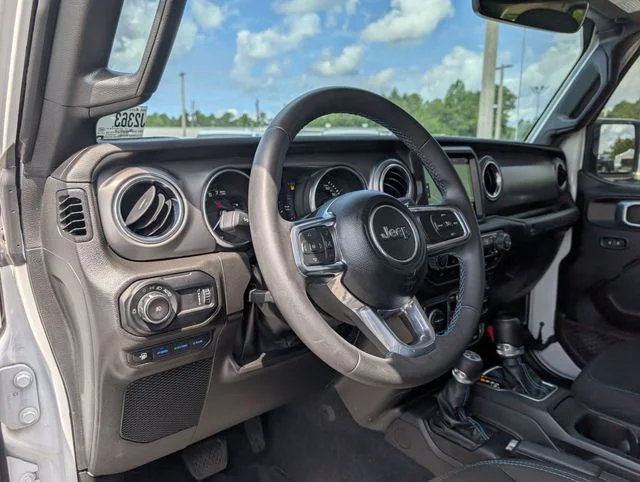 Used 2023 White Jeep Rubicon 4xe image 27
