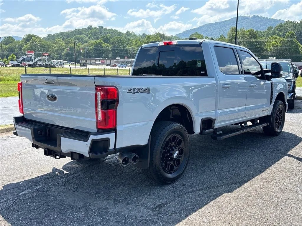 Used 2025 White Ford Lariat image 8