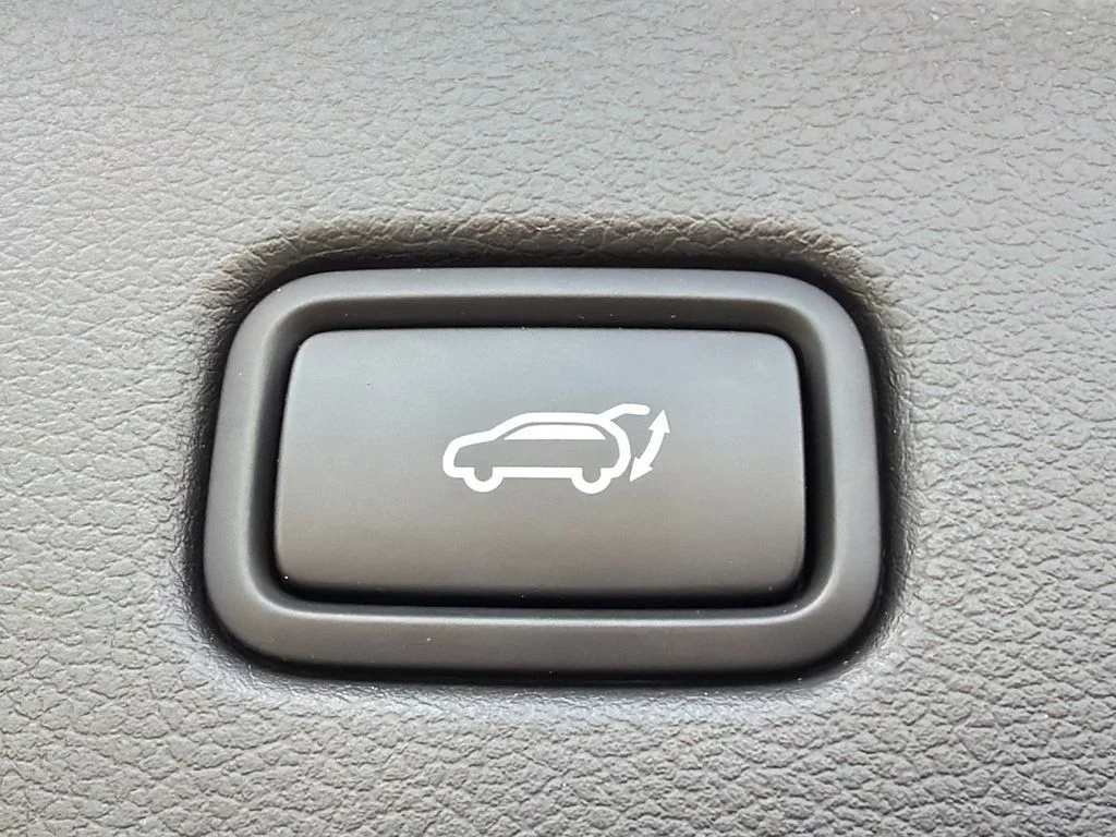 Used 2025 Silver Hyundai SEL Premium image 19