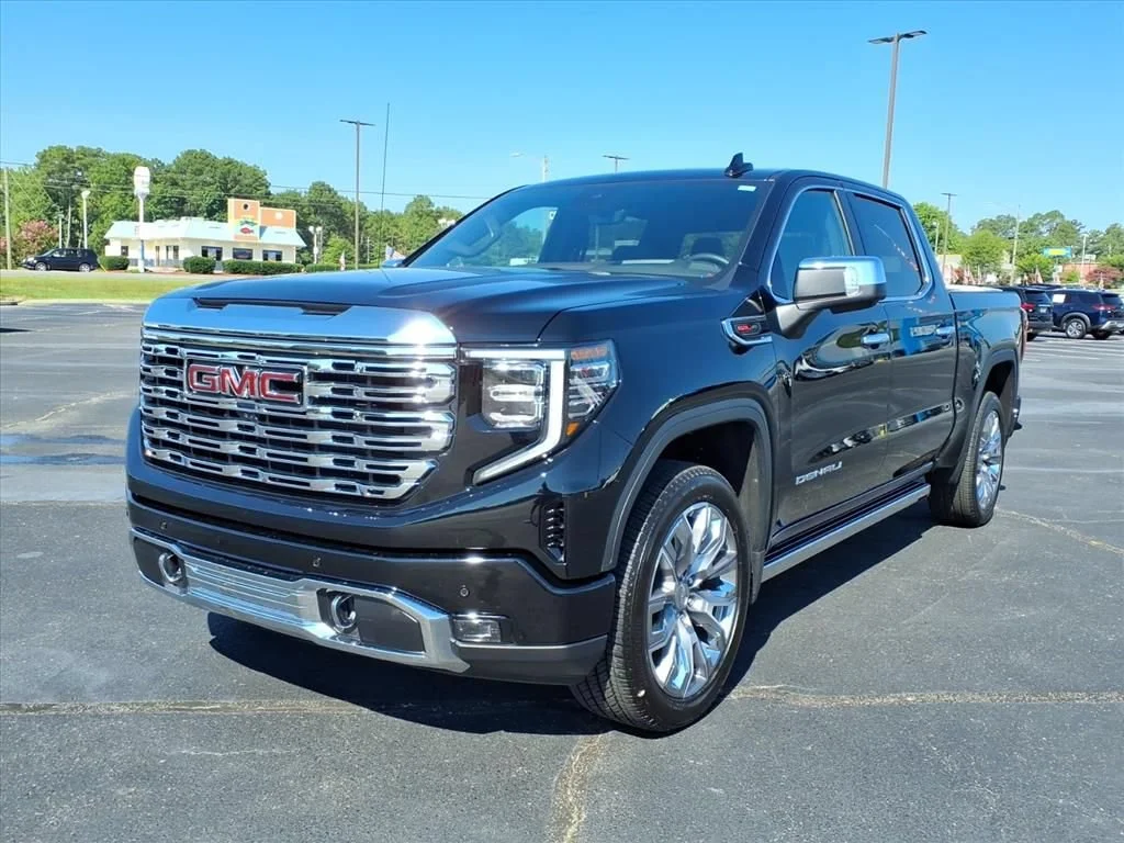 Used 2025 Onyx Black GMC Denali image 1