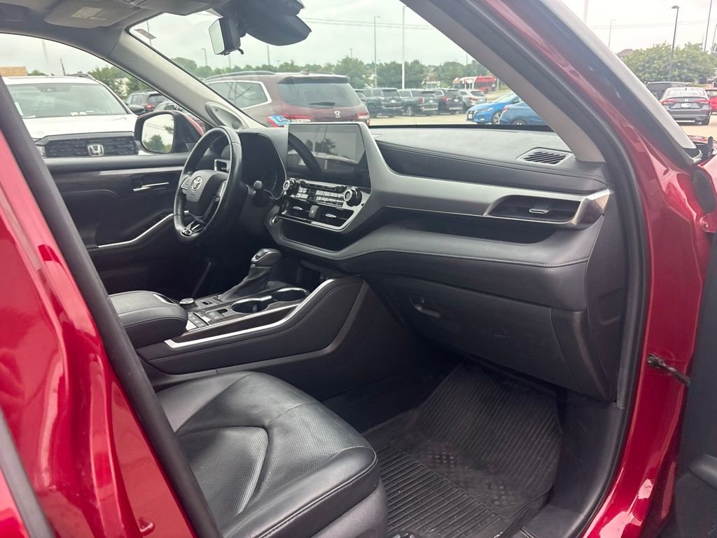 Used 2020 Pearl Toyota Platinum image 26